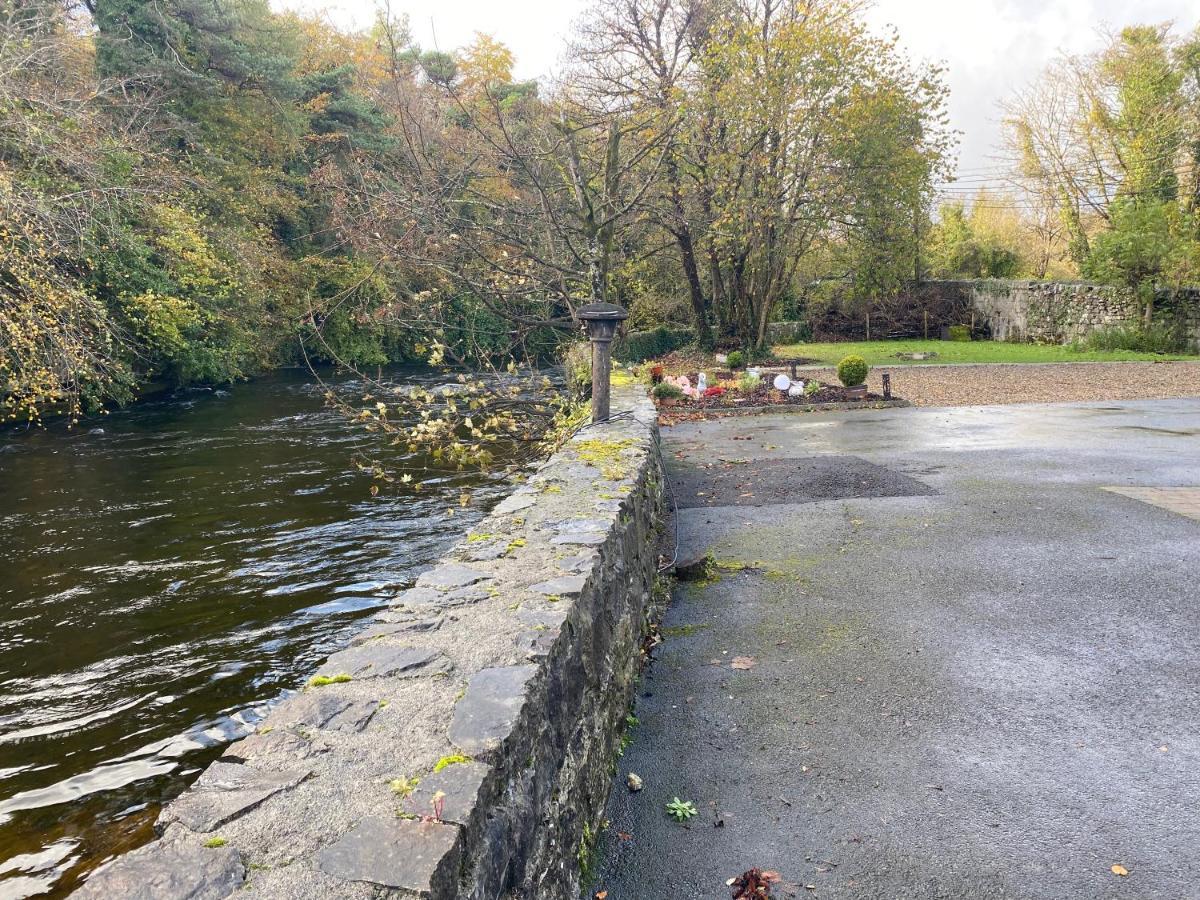 Salmon Weir Lodge Cong Exterior photo