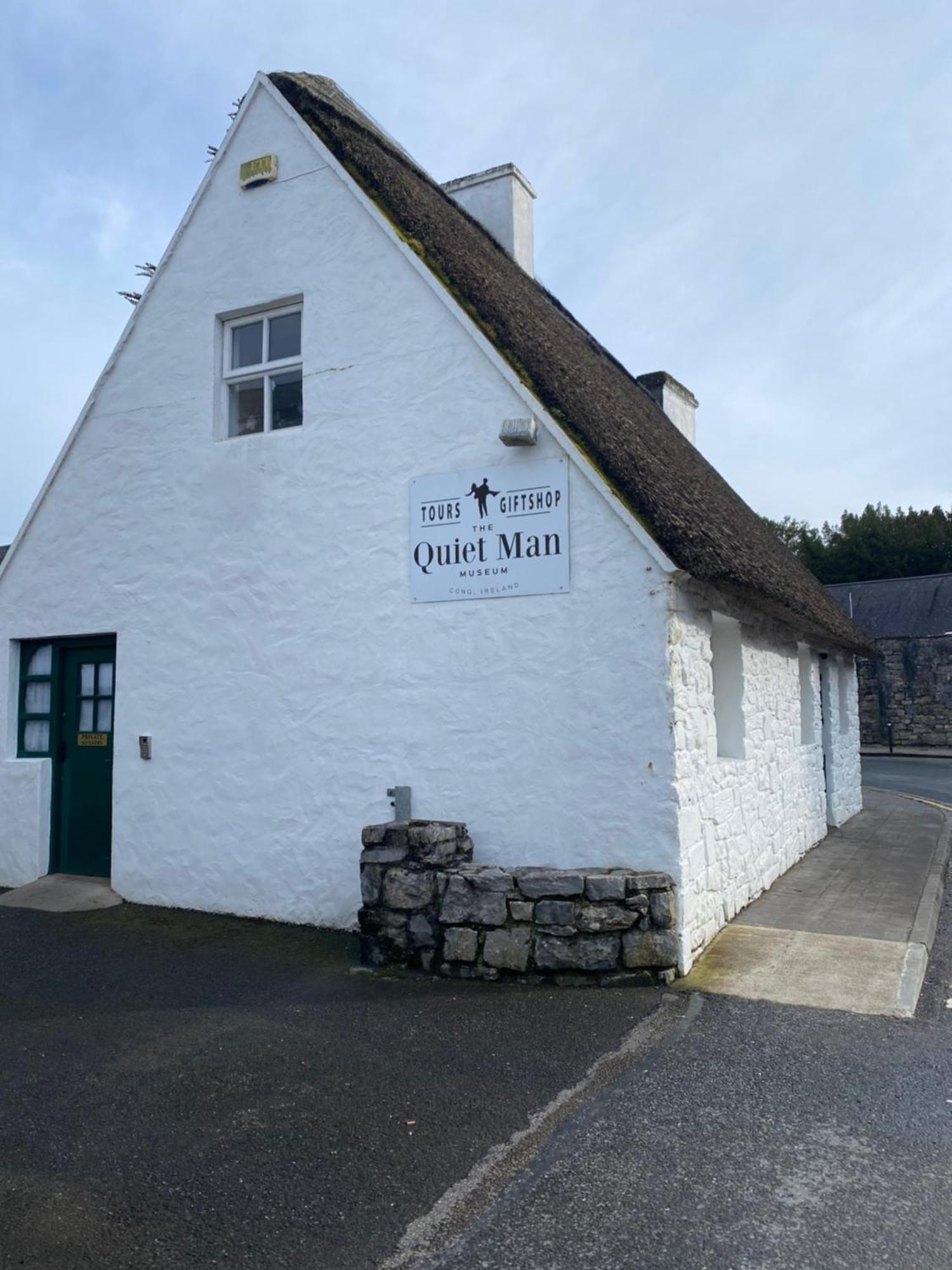 Salmon Weir Lodge Cong Exterior photo